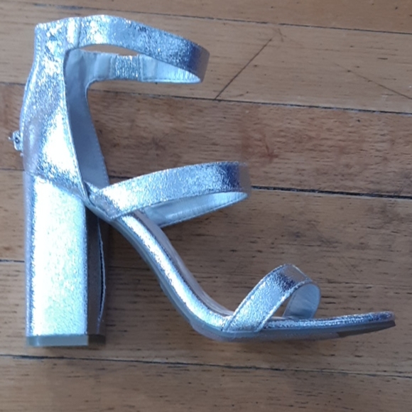 Rouge Helium Shoes - Silver Block Heel Sandals
